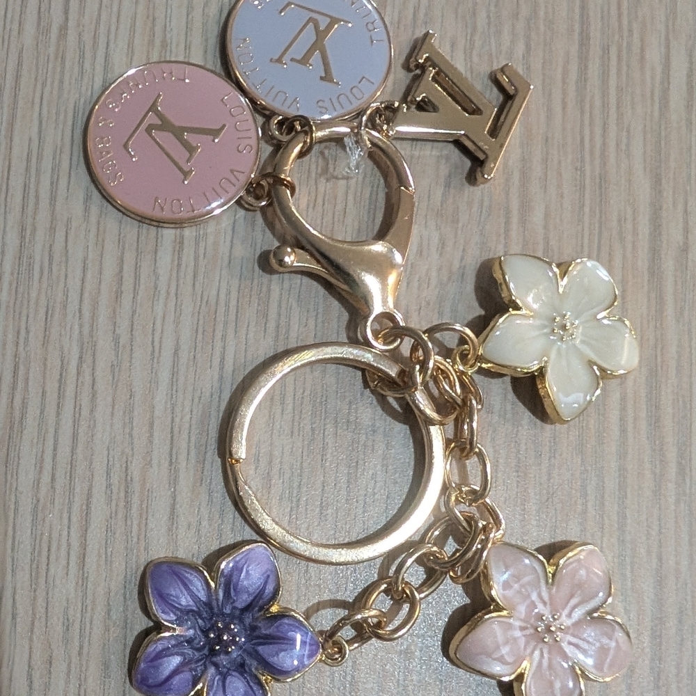 Authentic Louis Vuitton Trunks & Bags Charms plus An Extra! - Picture 9 of 9